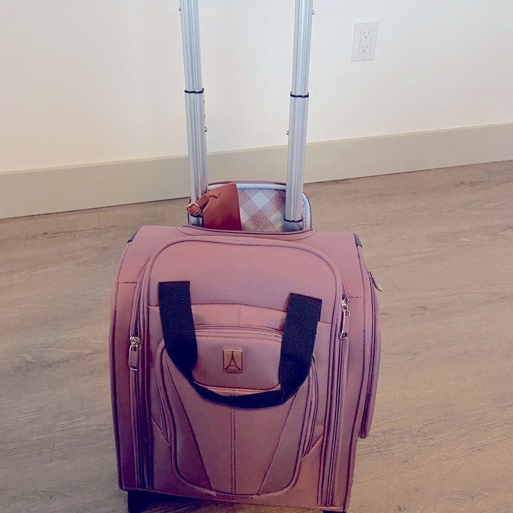 Walkabout 5 Softside Pink TravelPro Suitcase